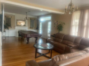 4 Bedroom Gem And All Dat Jazz!!!